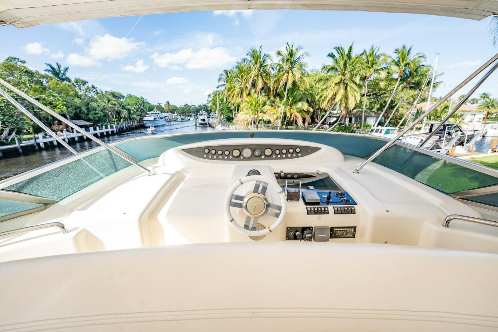 Slide: The Image of Azimut 80 Carat 2003 - 57