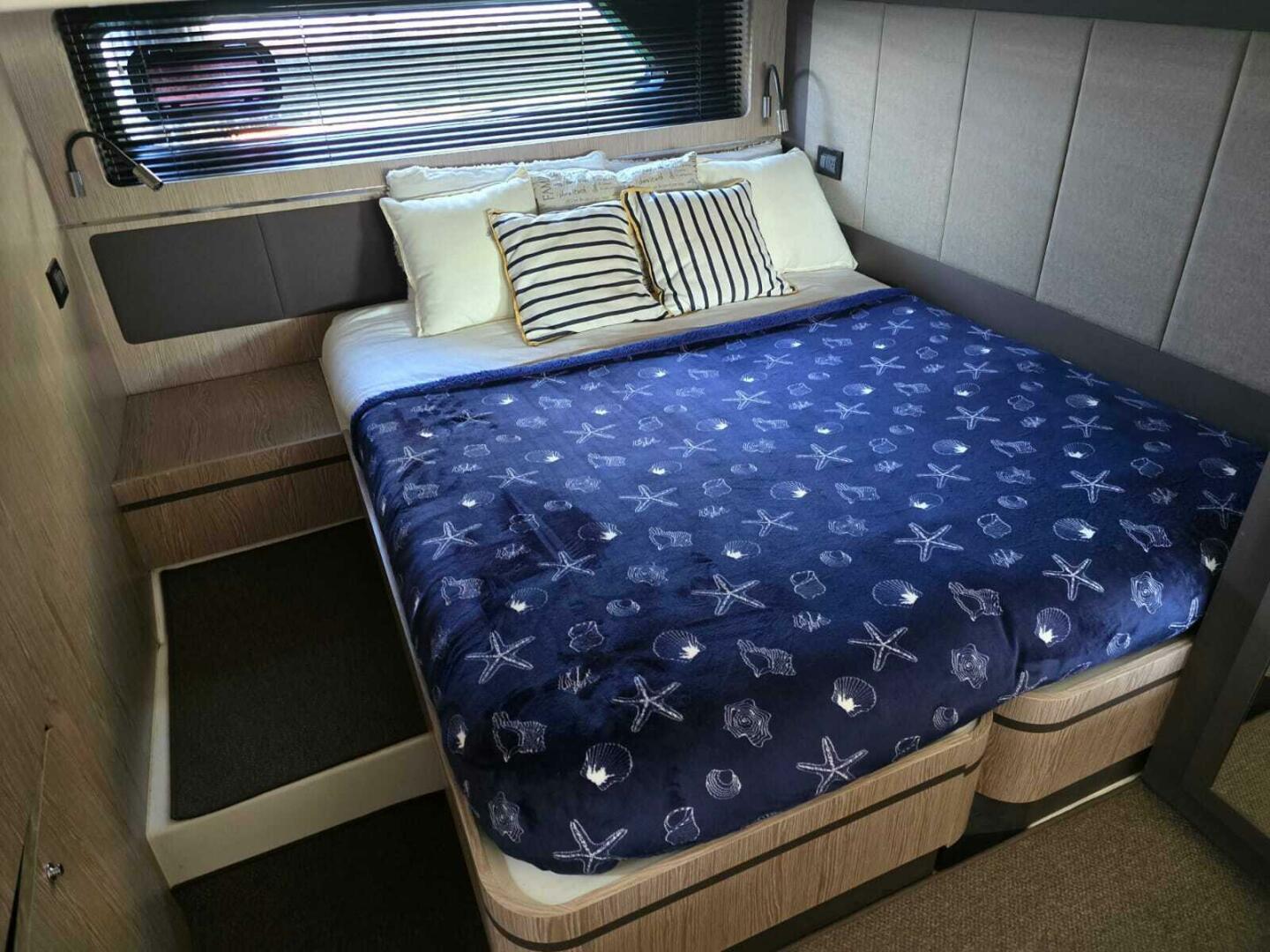 Slide: The Image of Azimut Atlantis 2018 - 5063504