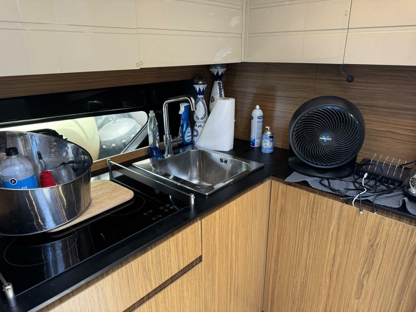 Slide: The Image of Azimut Atlantis 43 2015 - 4544000