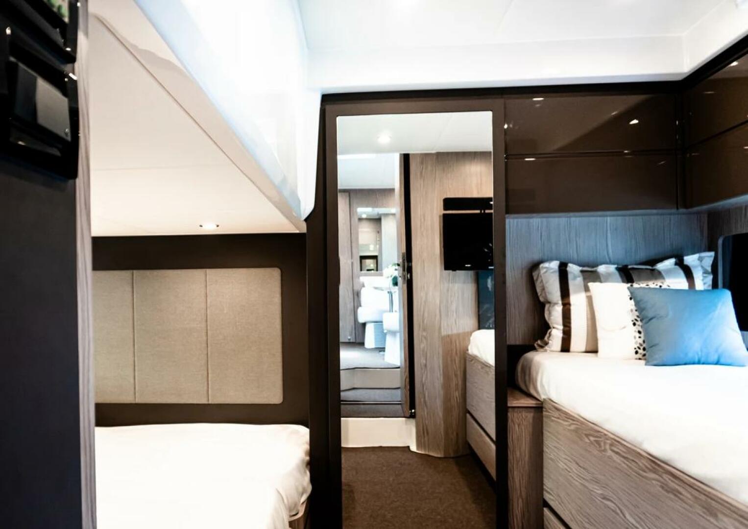 Slide: The Image of Azimut Atlantis 43 2015 - 4544022