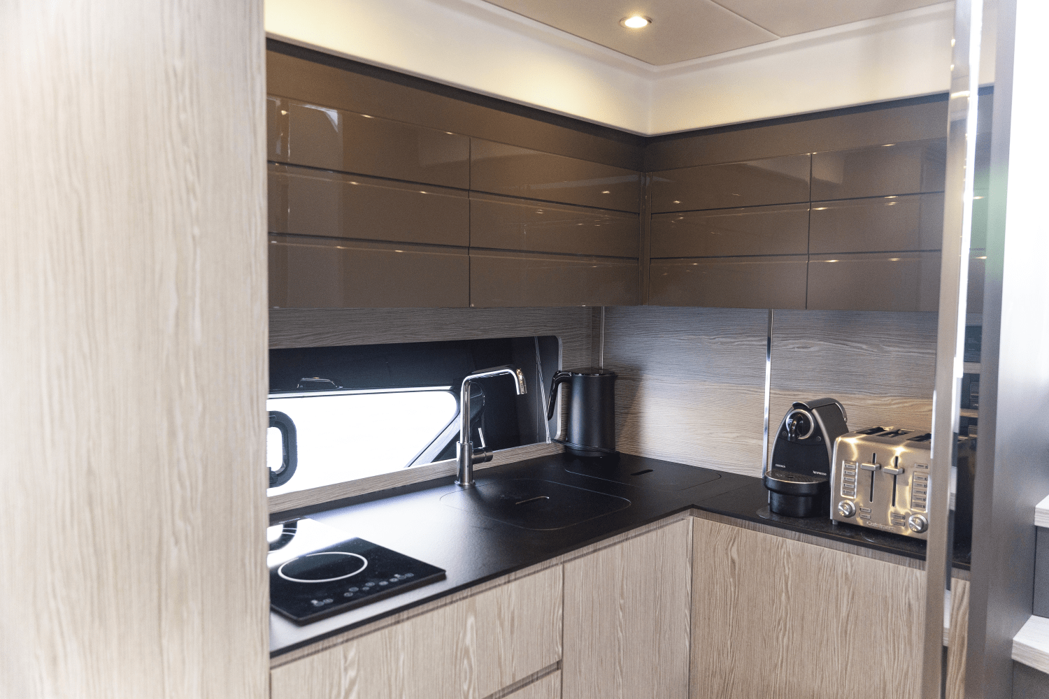 Slide: The Image of Azimut Atlantis 45 2022 - 19