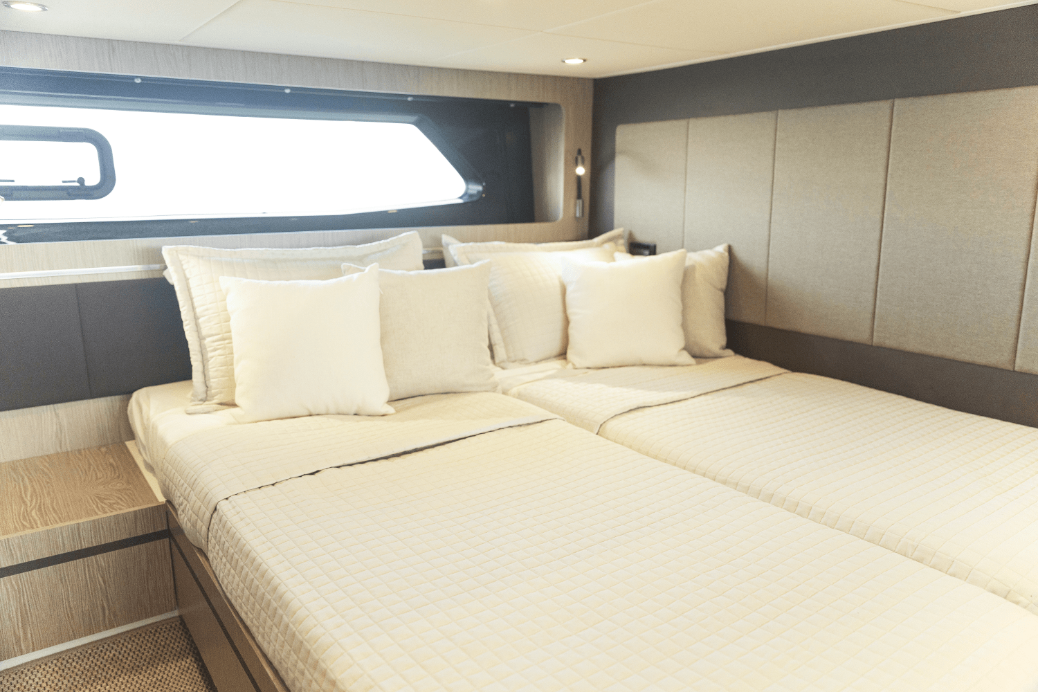 Slide: The Image of Azimut Atlantis 45 2022 - 22
