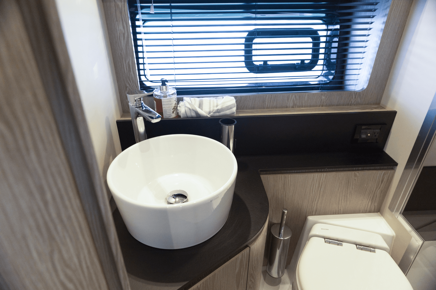 Slide: The Image of Azimut Atlantis 45 2022 - 26