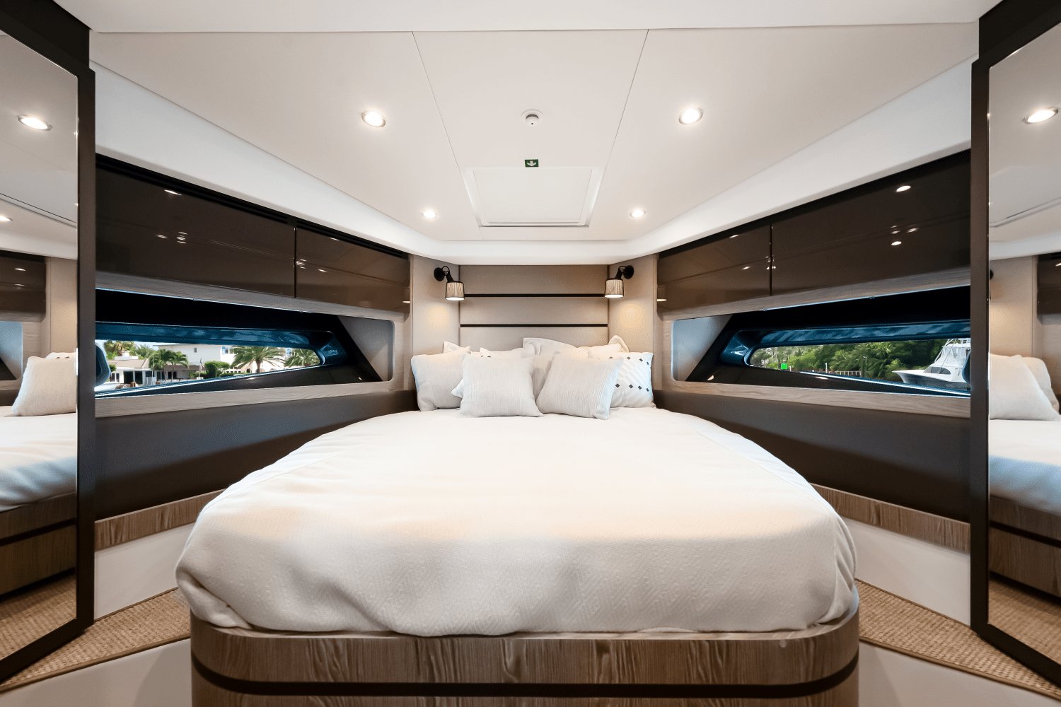 Slide: The Image of Azimut ATLANTIS 45 2025 - 17