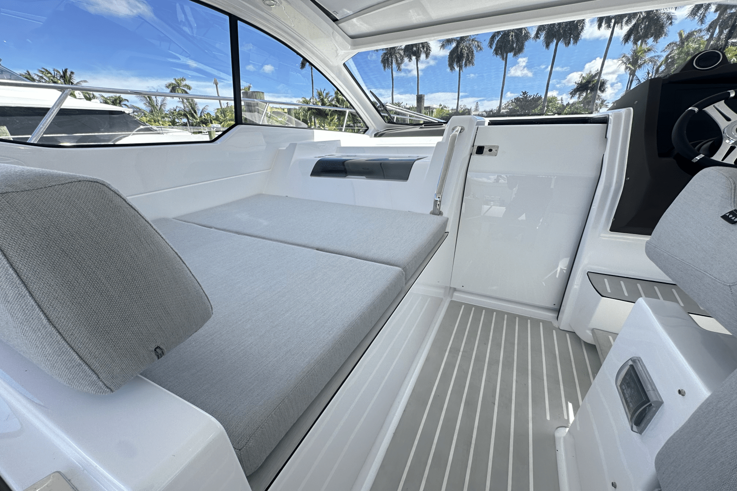 Slide: The Image of Azimut ATLANTIS 45 2025 - 19