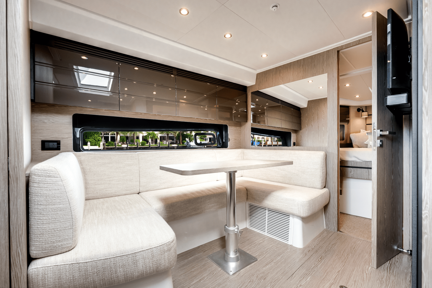 Slide: The Image of Azimut ATLANTIS 45 2025 - 21