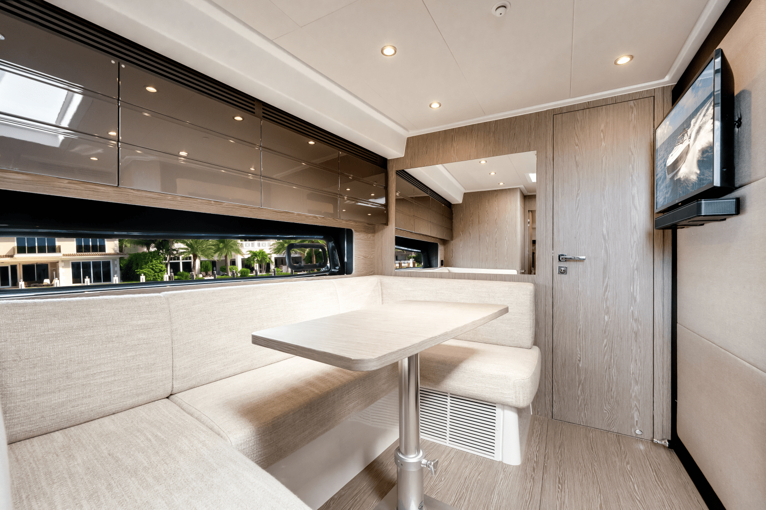 Slide: The Image of Azimut ATLANTIS 45 2025 - 22