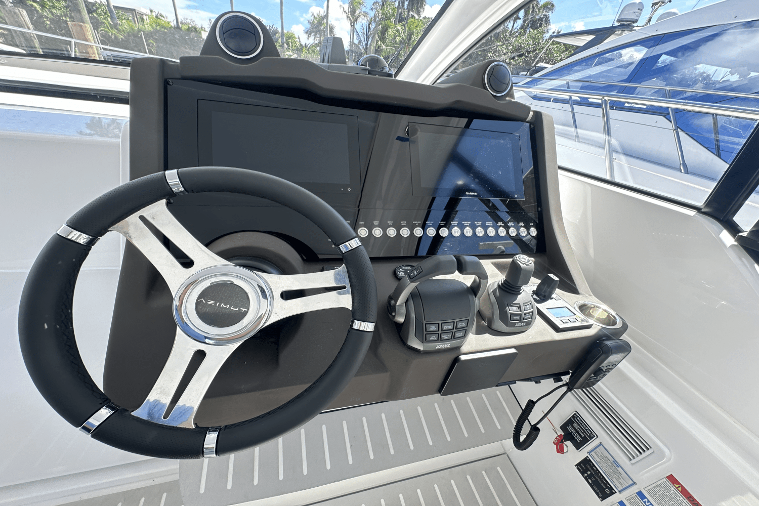 Slide: The Image of Azimut ATLANTIS 45 2025 - 22
