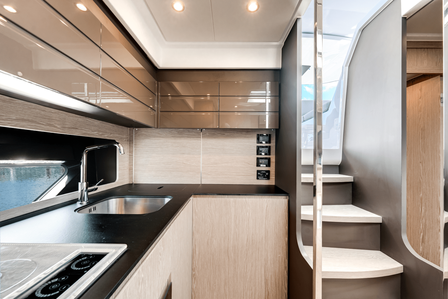 Slide: The Image of Azimut ATLANTIS 45 2025 - 29