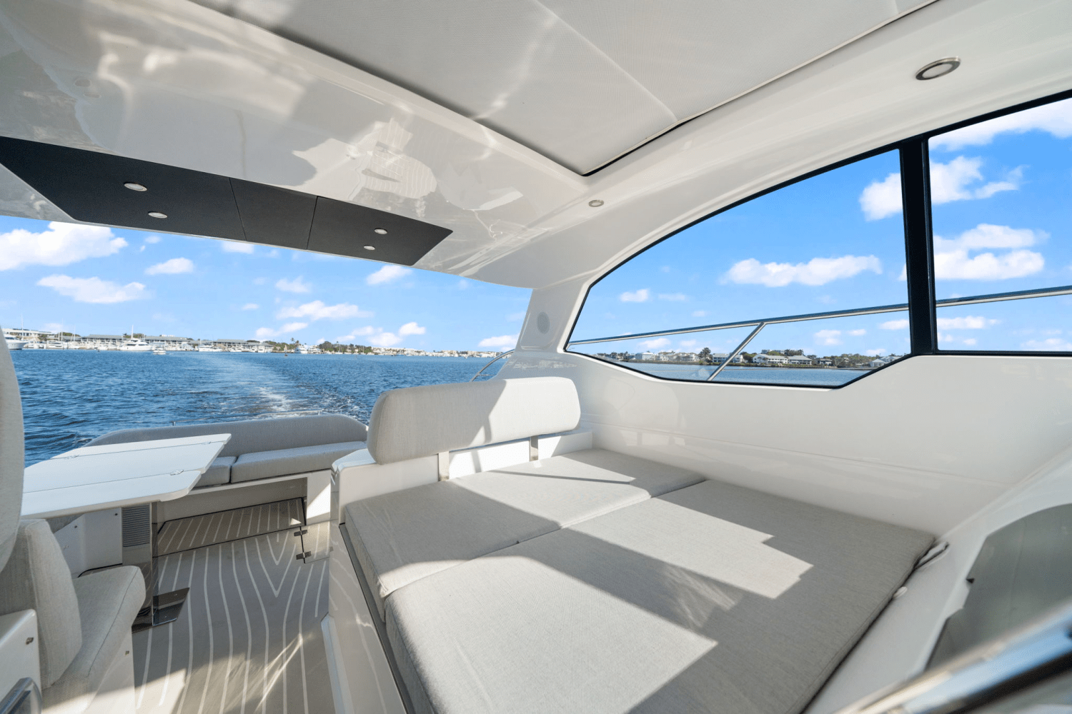Slide: The Image of Azimut ATLANTIS 45 2025 - 31