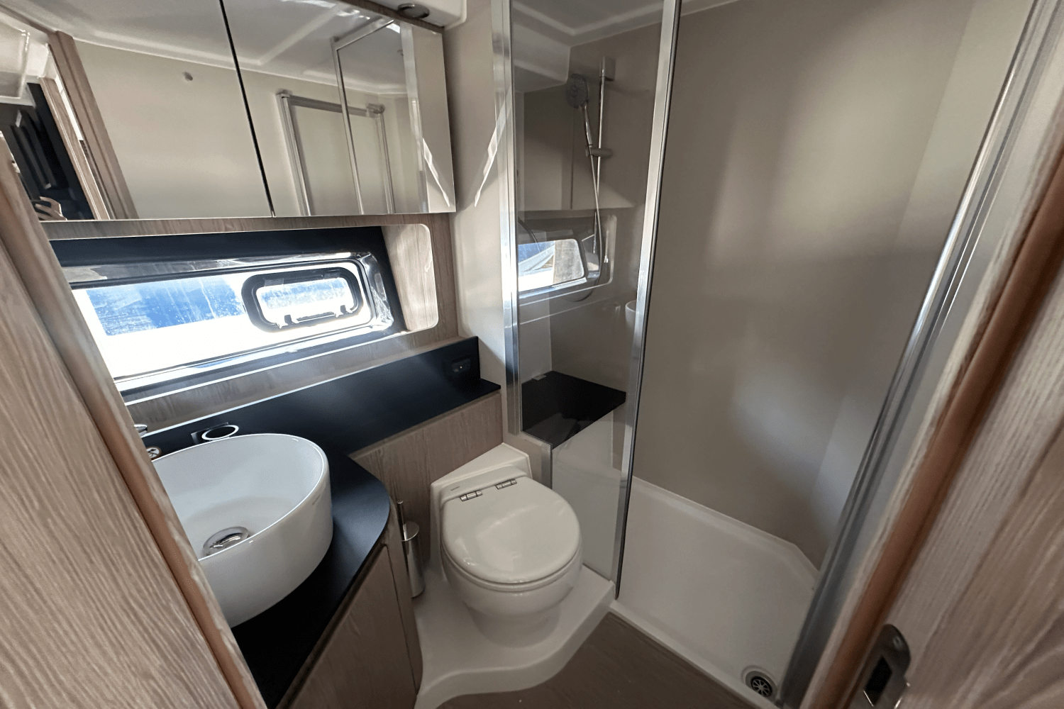 Slide: The Image of Azimut ATLANTIS 45 2025 - 35