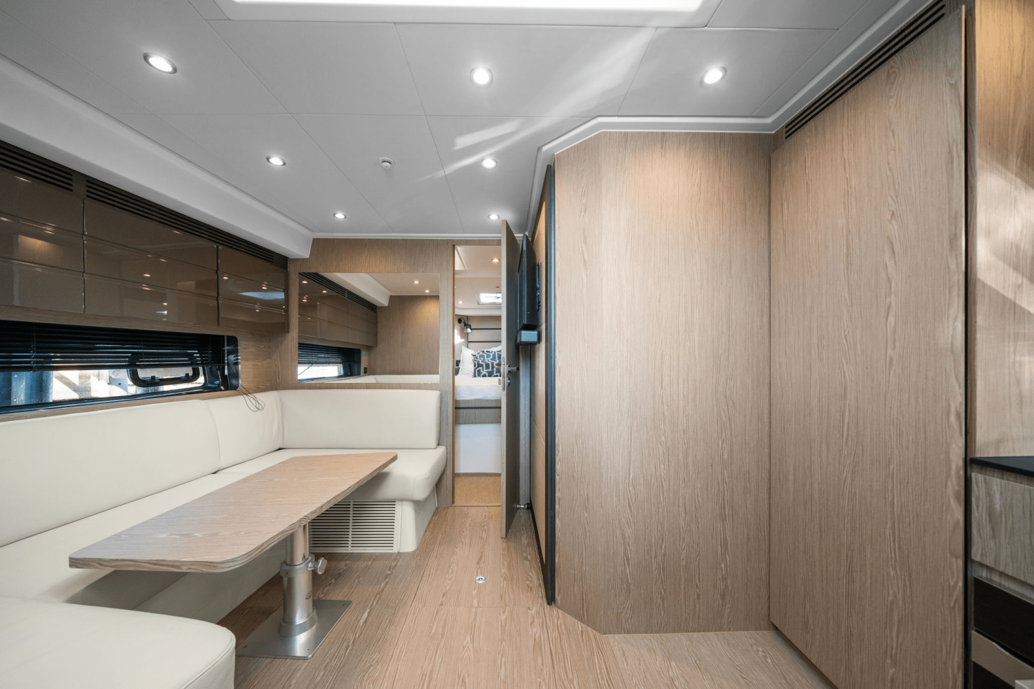 Slide: The Image of Azimut ATLANTIS 45 2025 - 49