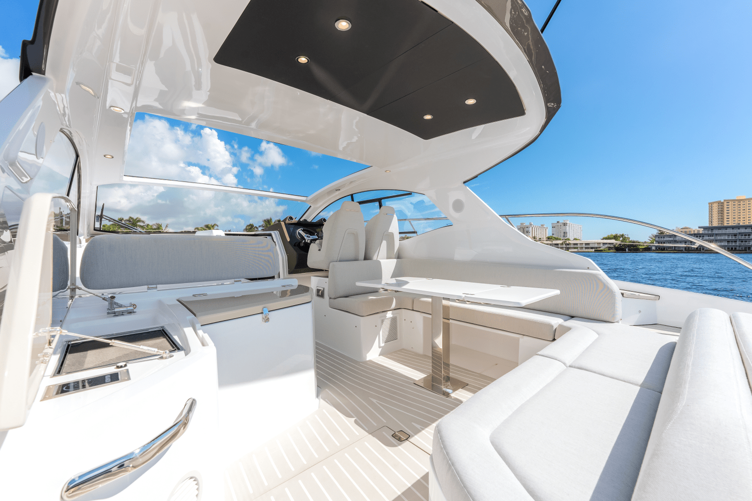 Slide: The Image of Azimut ATLANTIS 45 2025 - 8