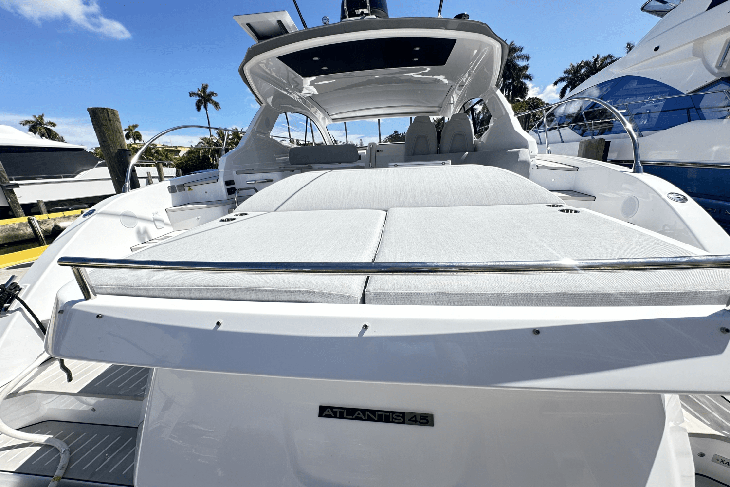 Slide: The Image of Azimut ATLANTIS 45 2025 - 9