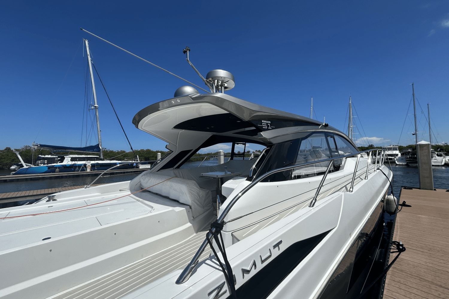 Slide: The Image of Azimut ATLANTIS 51 2021 - 10