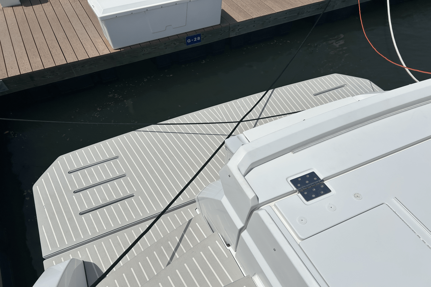 Slide: The Image of Azimut ATLANTIS 51 2021 - 24