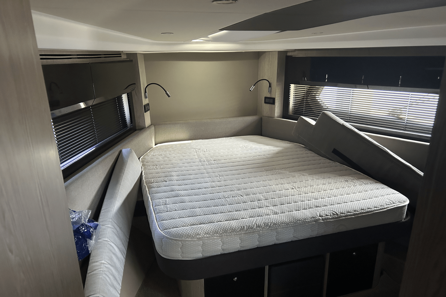 Slide: The Image of Azimut ATLANTIS 51 2021 - 34