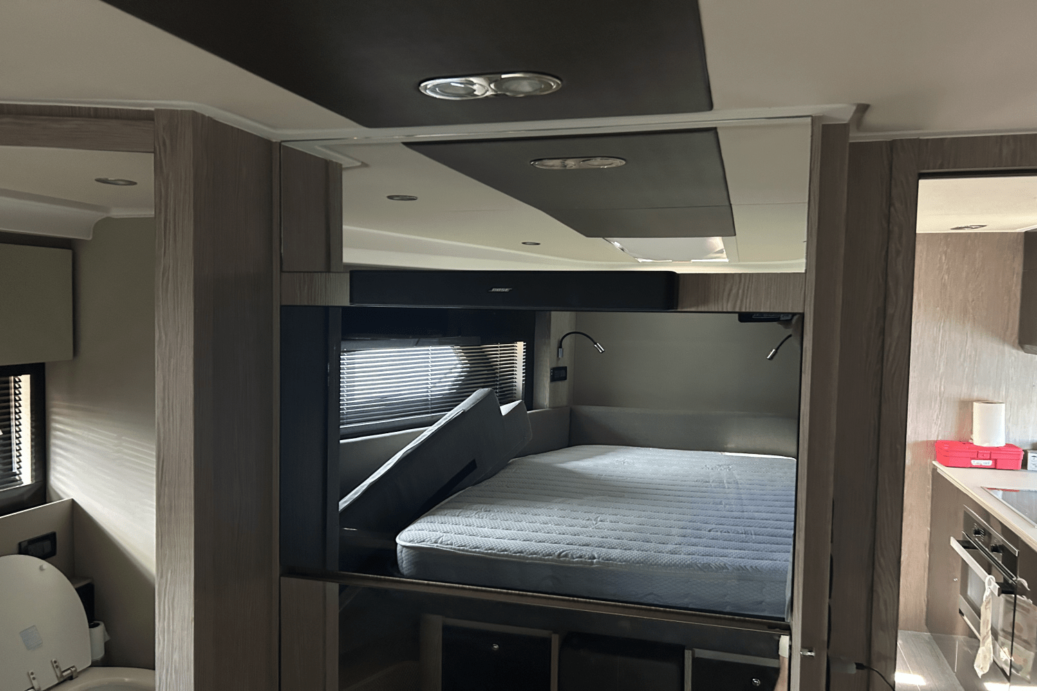 Slide: The Image of Azimut ATLANTIS 51 2021 - 36