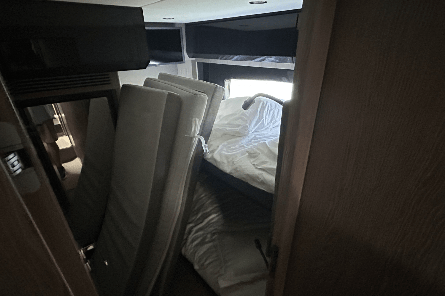 Slide: The Image of Azimut ATLANTIS 51 2021 - 40