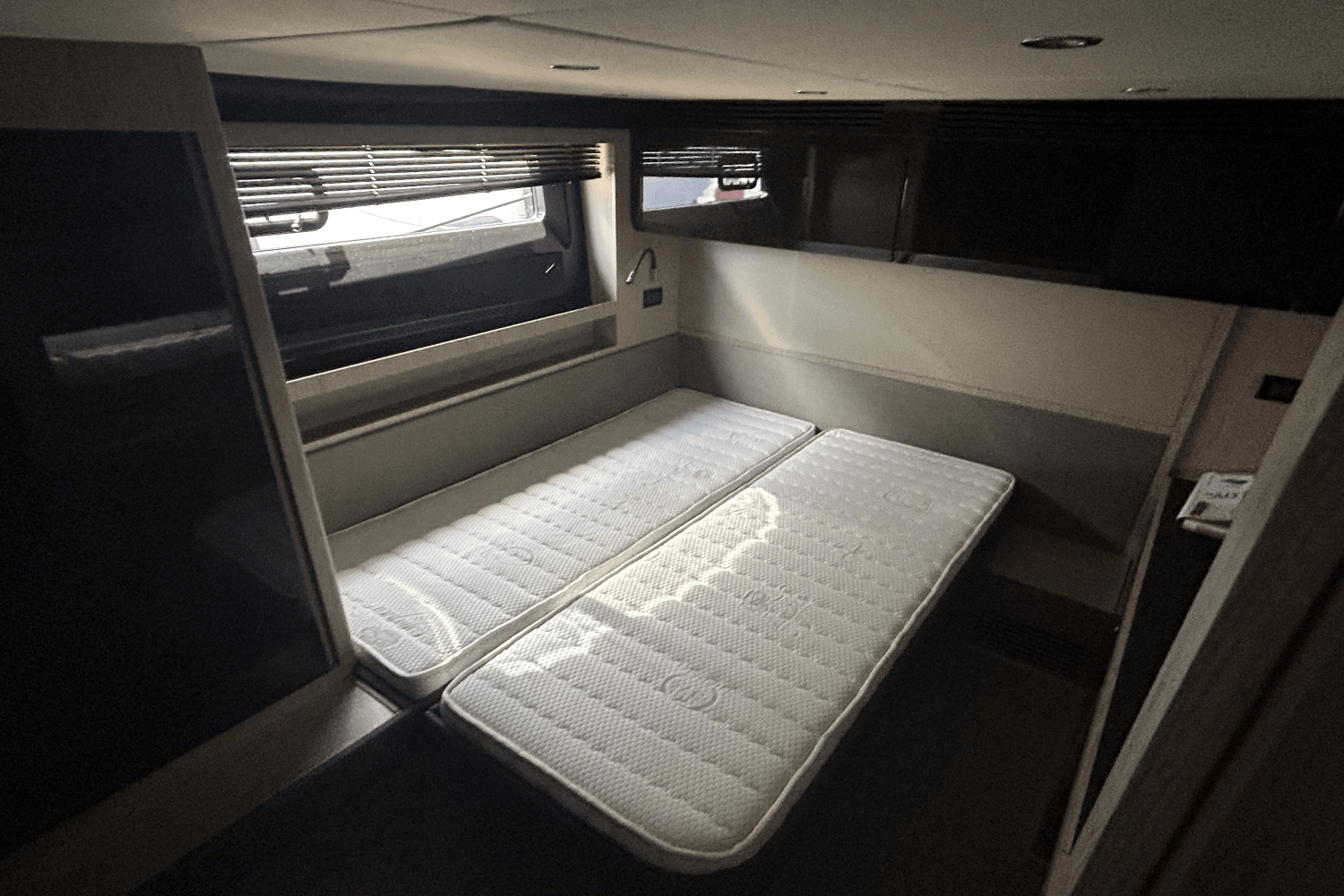 Slide: The Image of Azimut ATLANTIS 51 2021 - 41