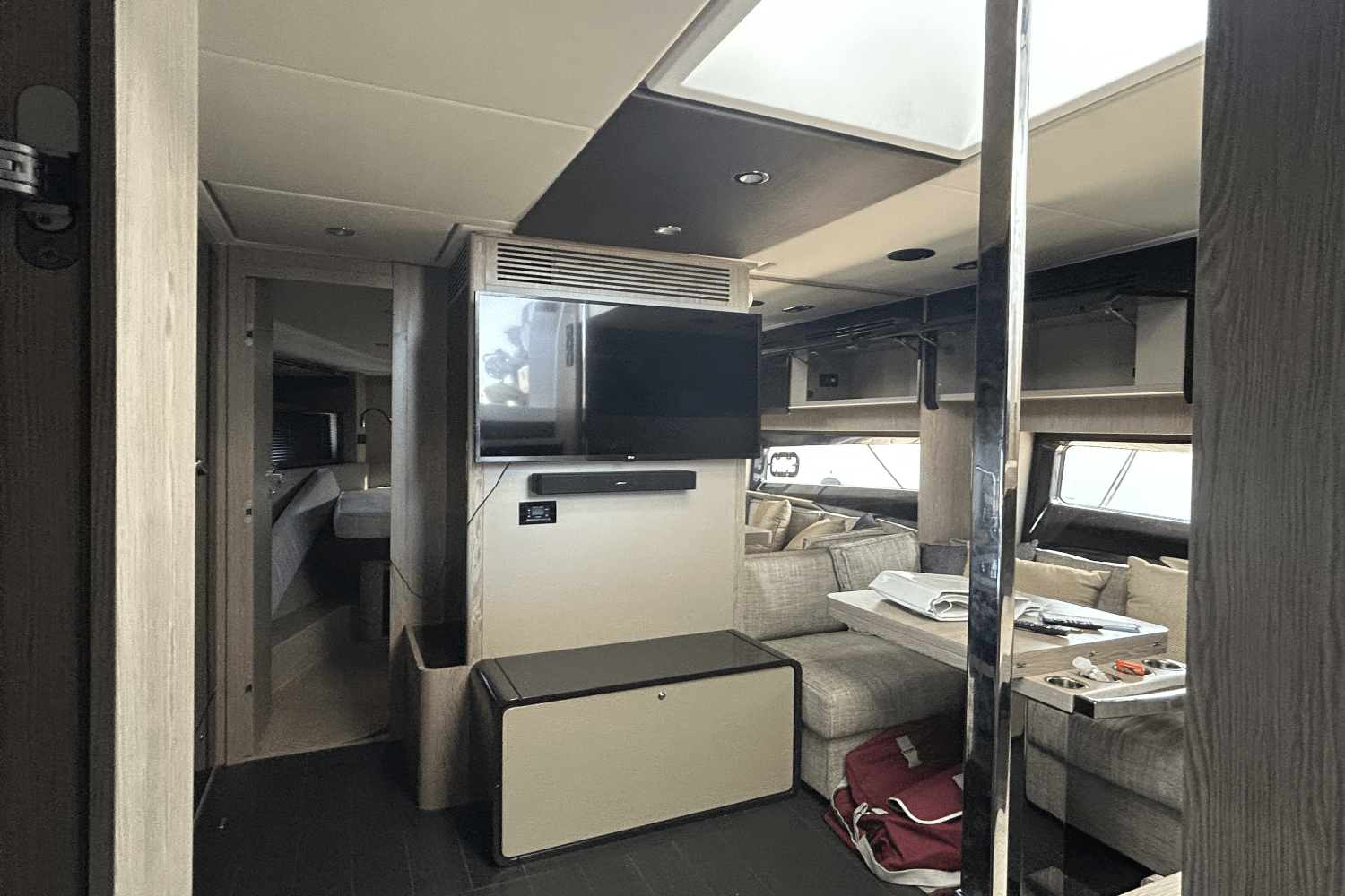 Slide: The Image of Azimut ATLANTIS 51 2021 - 45