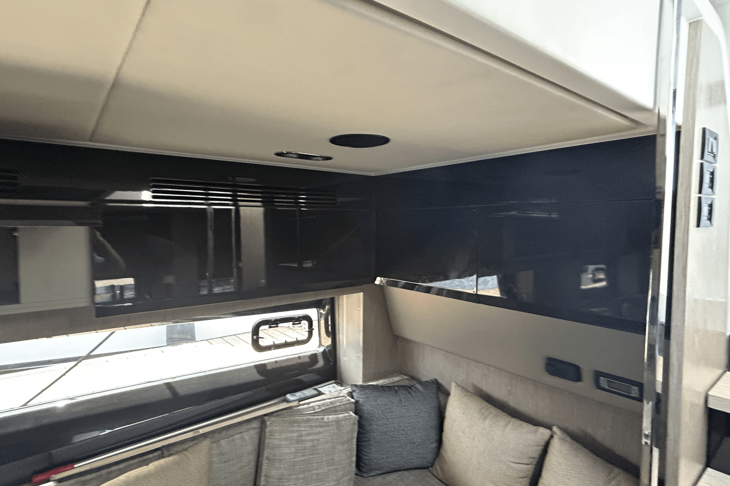 Slide: The Image of Azimut ATLANTIS 51 2021 - 46