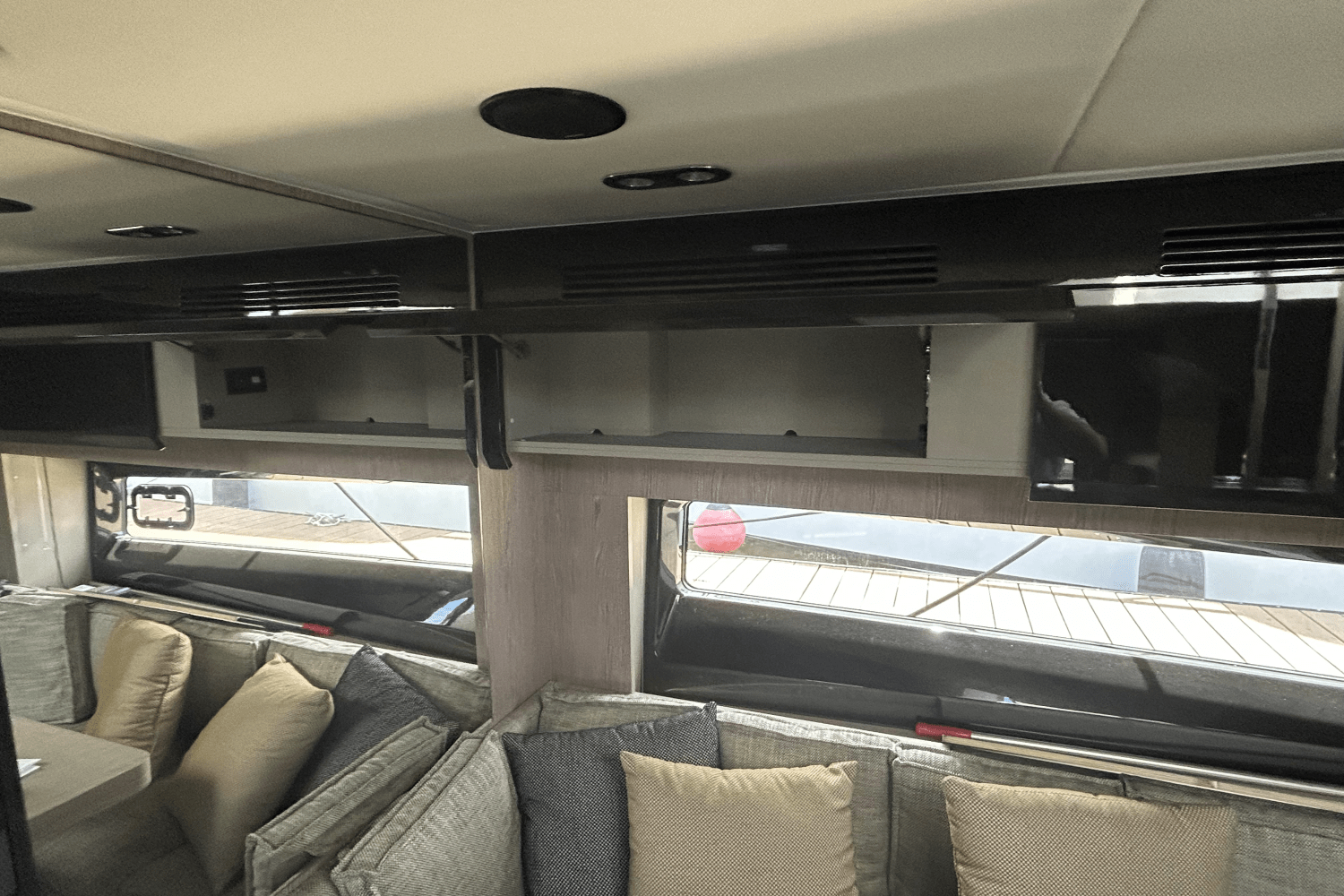 Slide: The Image of Azimut ATLANTIS 51 2021 - 47