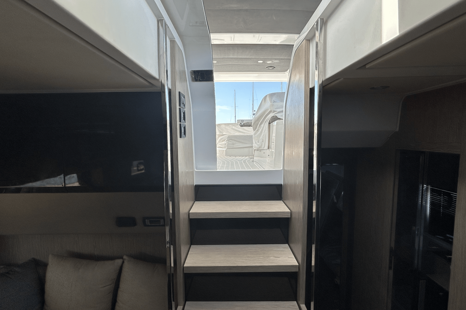 Slide: The Image of Azimut ATLANTIS 51 2021 - 50