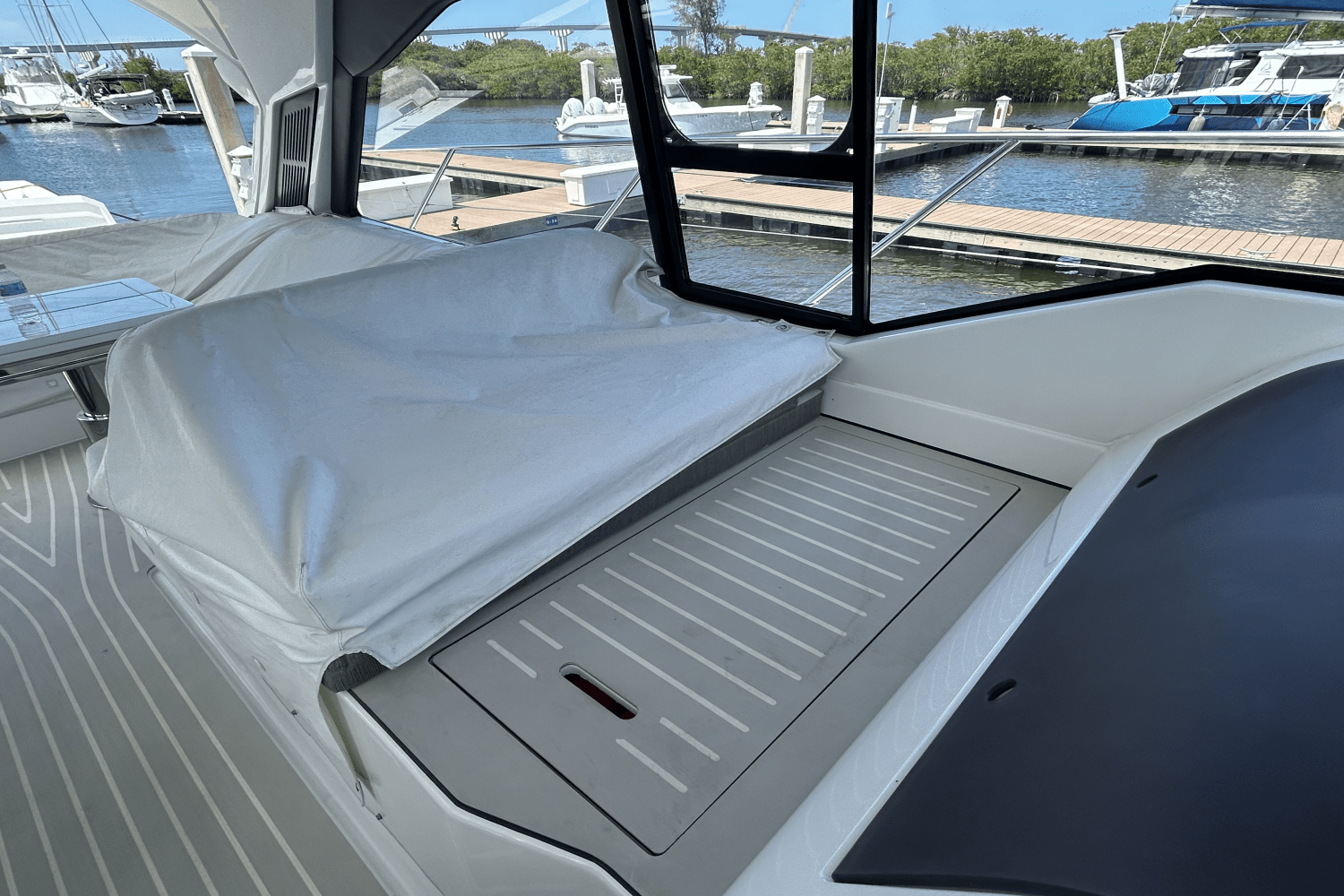 Slide: The Image of Azimut ATLANTIS 51 2021 - 53