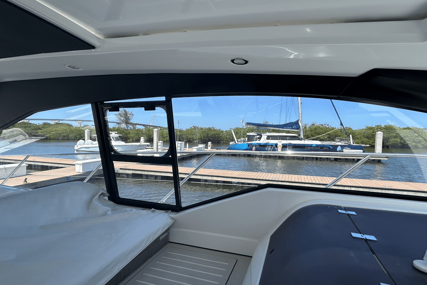 Slide: The Image of Azimut ATLANTIS 51 2021 - 54