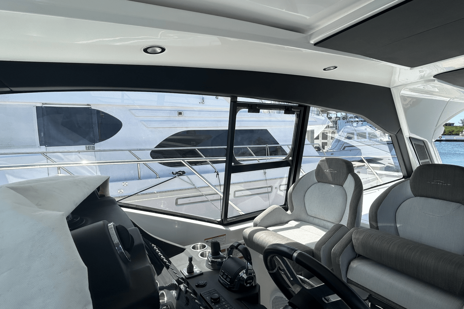 Slide: The Image of Azimut ATLANTIS 51 2021 - 55