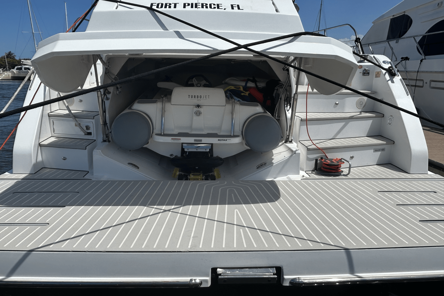 Slide: The Image of Azimut ATLANTIS 51 2021 - 57