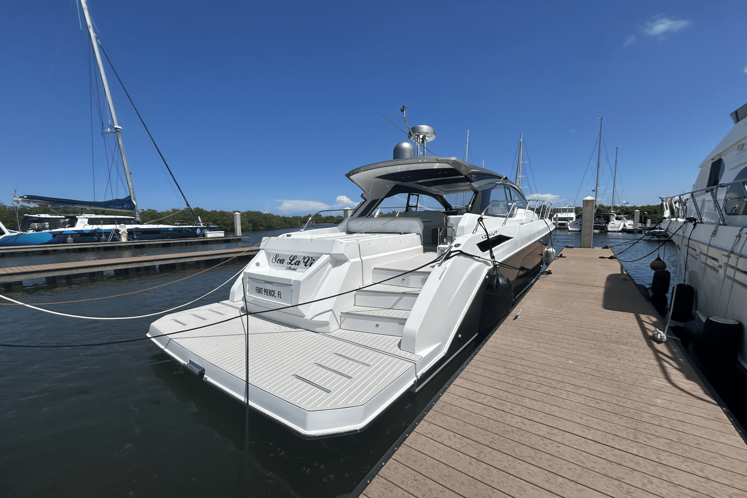 Slide: The Image of Azimut ATLANTIS 51 2021 - 7