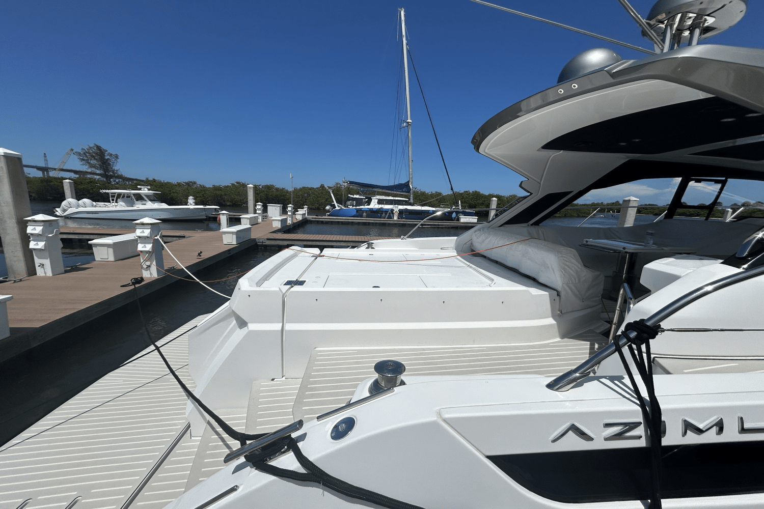 Slide: The Image of Azimut ATLANTIS 51 2021 - 9