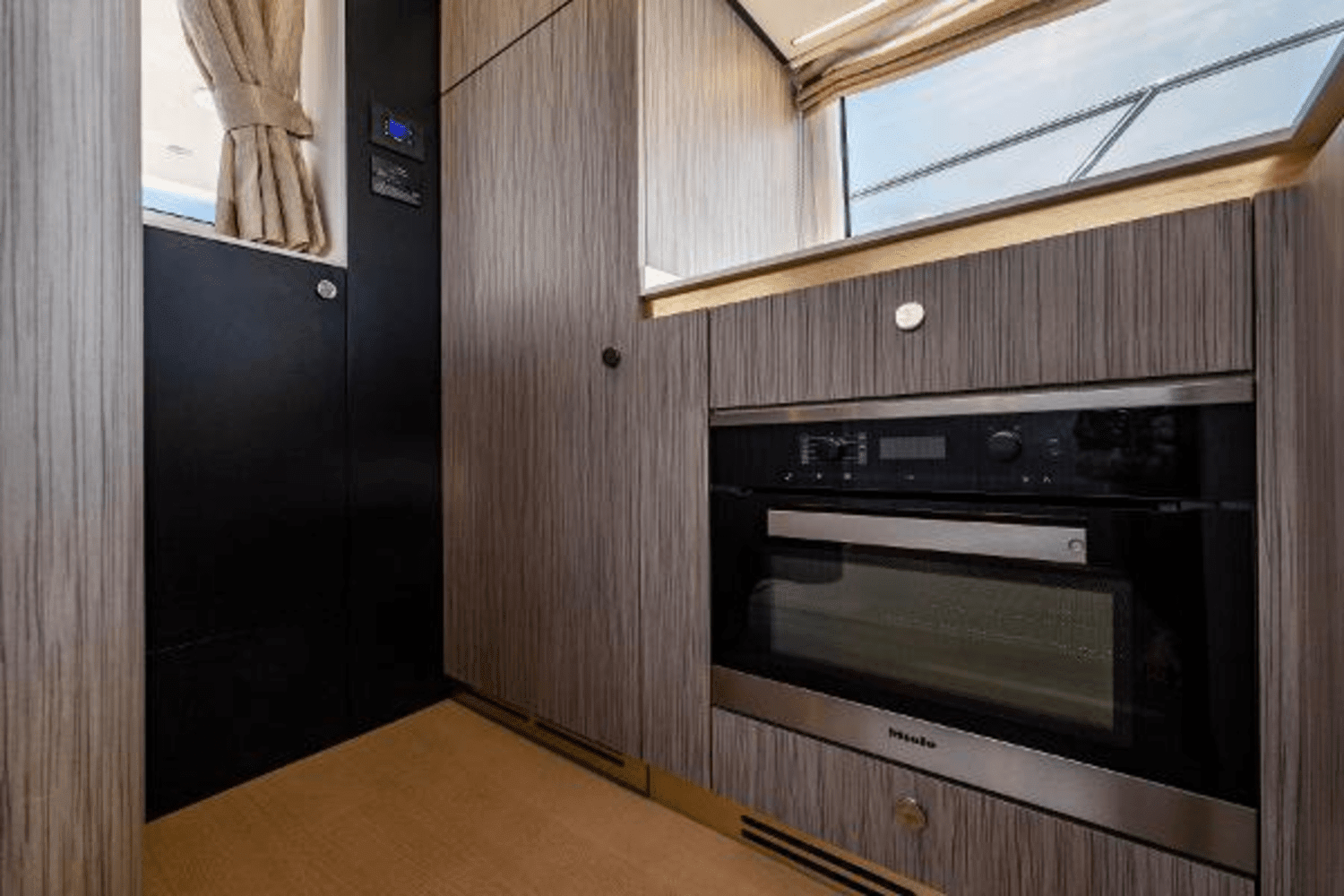 Slide: The Image of Azimut FLY 2022 - 10