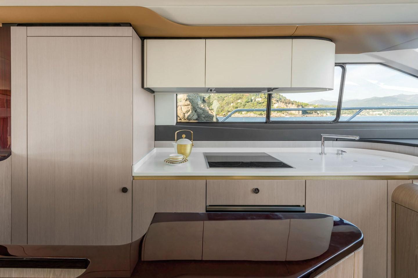 Slide: The Image of Azimut FLY 60 2024 - 12