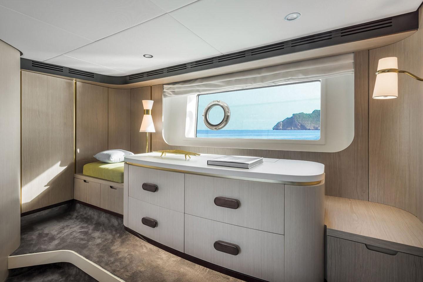 Slide: The Image of Azimut FLY 60 2024 - 15