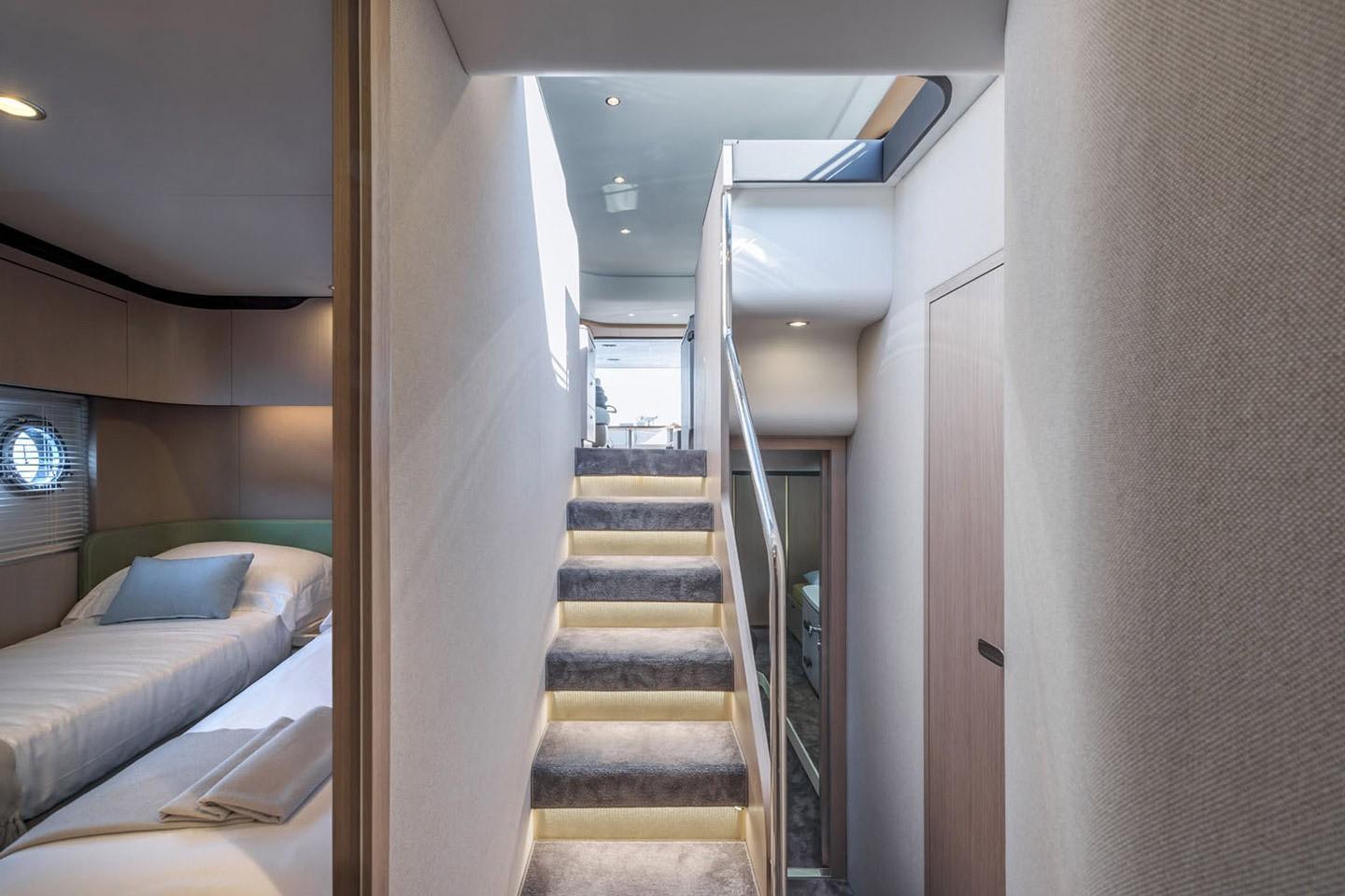 Slide: The Image of Azimut FLY 60 2024 - 18