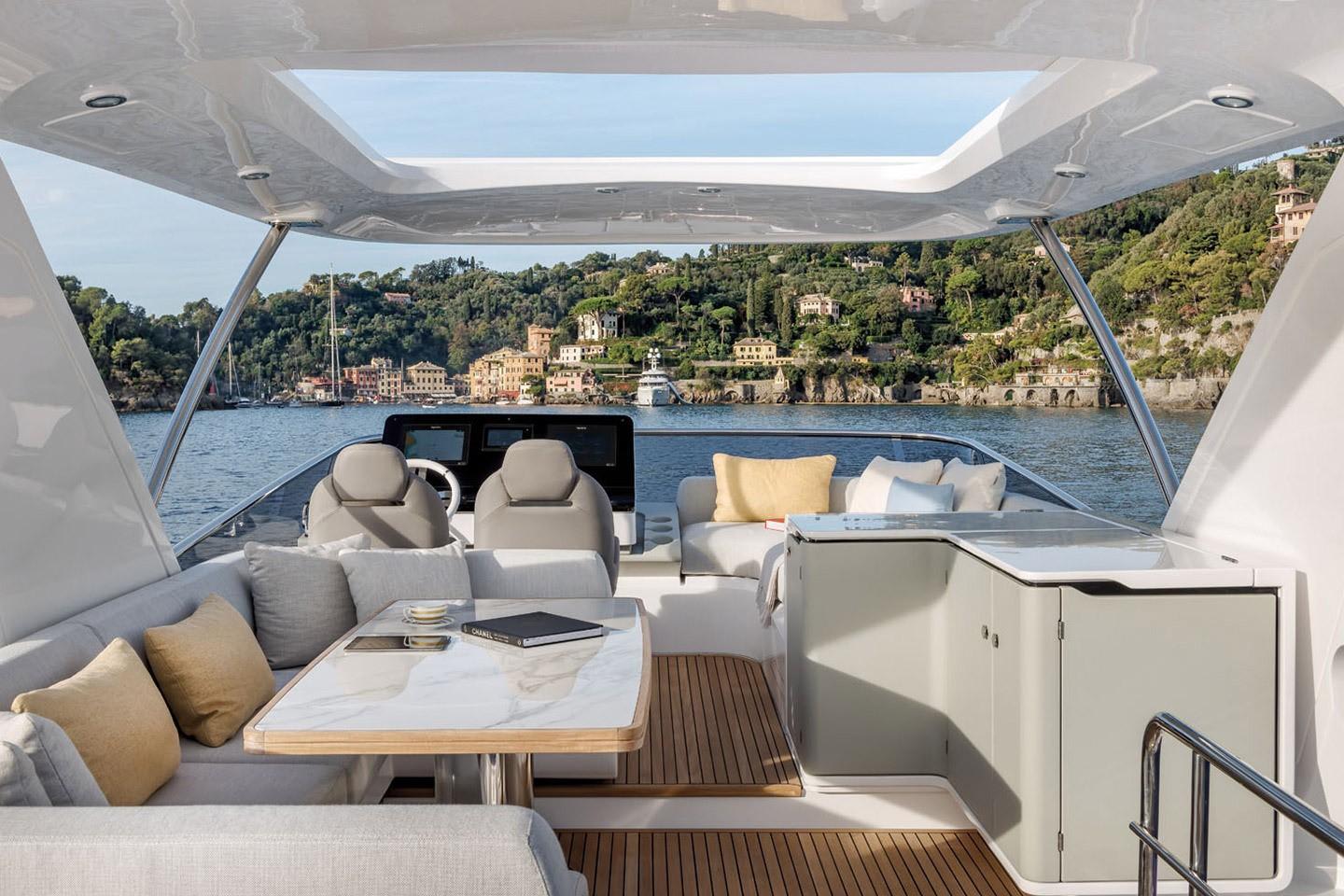 Slide: The Image of Azimut FLY 60 2024 - 7