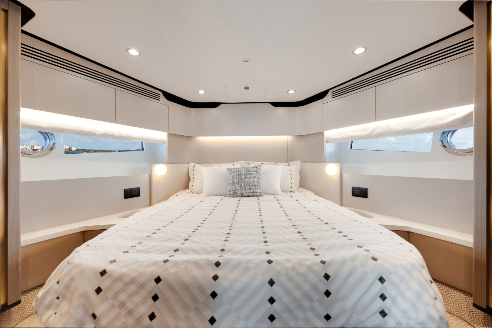 Slide: The Image of Azimut Fly 60 2025 - 4475133