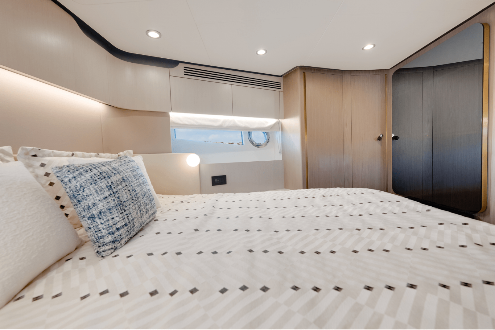 Slide: The Image of Azimut Fly 60 2025 - 4475134