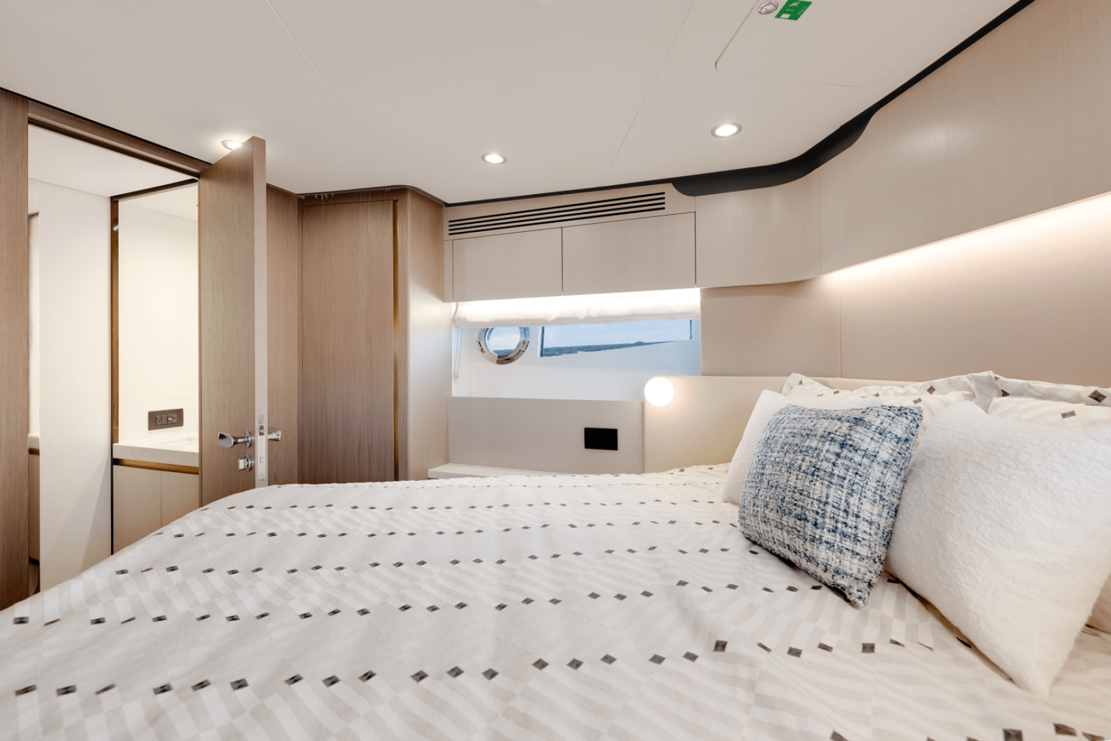 Slide: The Image of Azimut Fly 60 2025 - 4475135