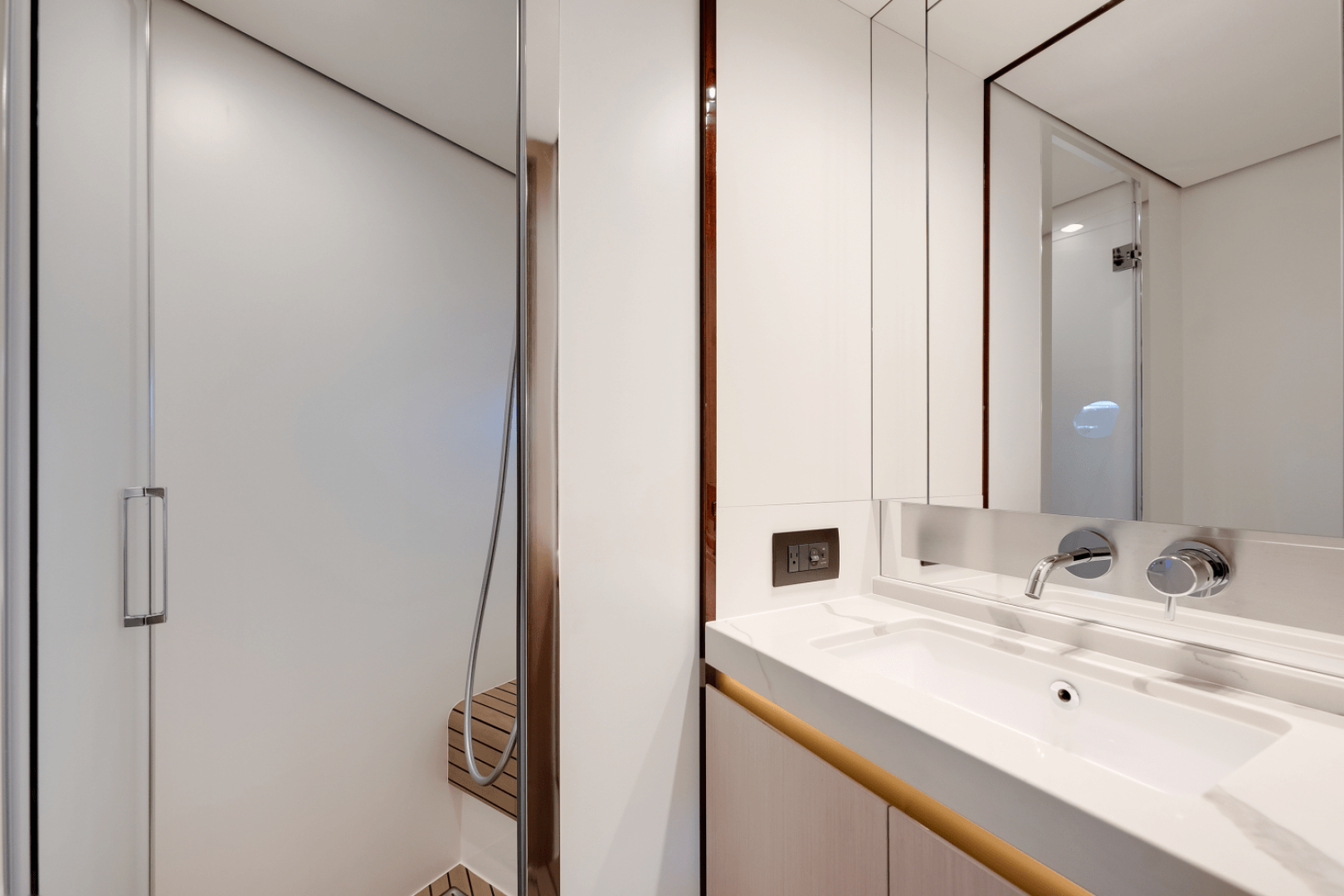 Slide: The Image of Azimut Fly 60 2025 - 4475136