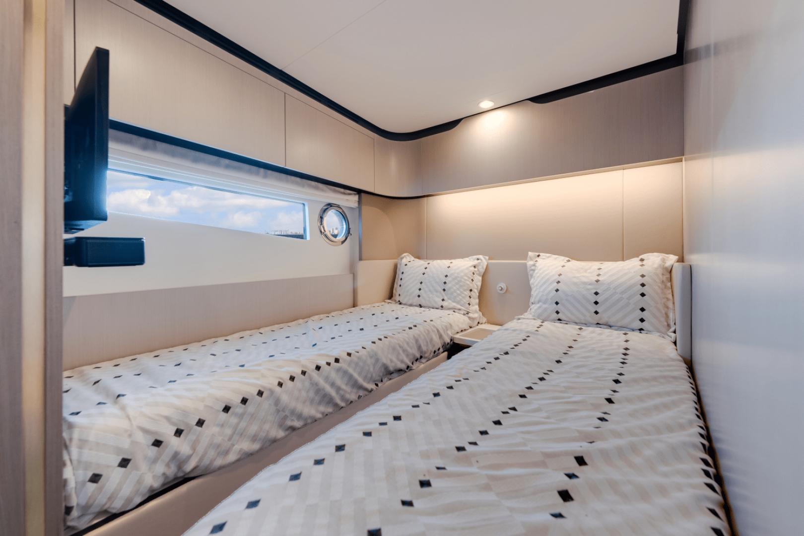 Slide: The Image of Azimut Fly 60 2025 - 4475138