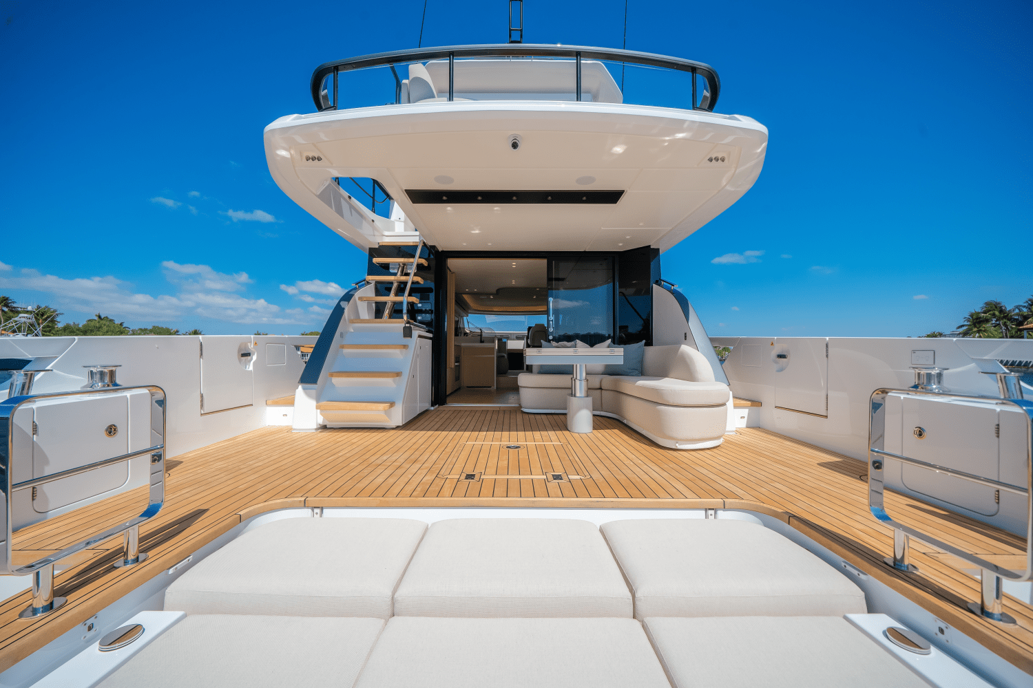 Slide: The Image of Azimut Fly 62 2025 - 10