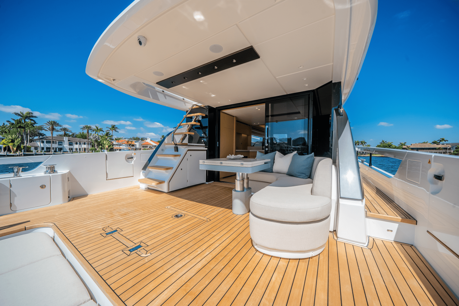 Slide: The Image of Azimut Fly 62 2025 - 11