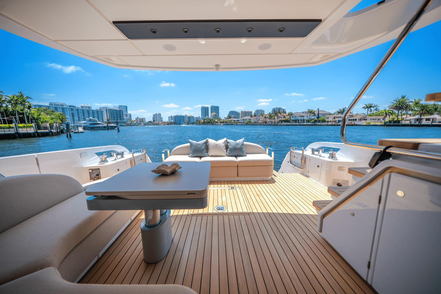 Slide: The Image of Azimut Fly 62 2025 - 15