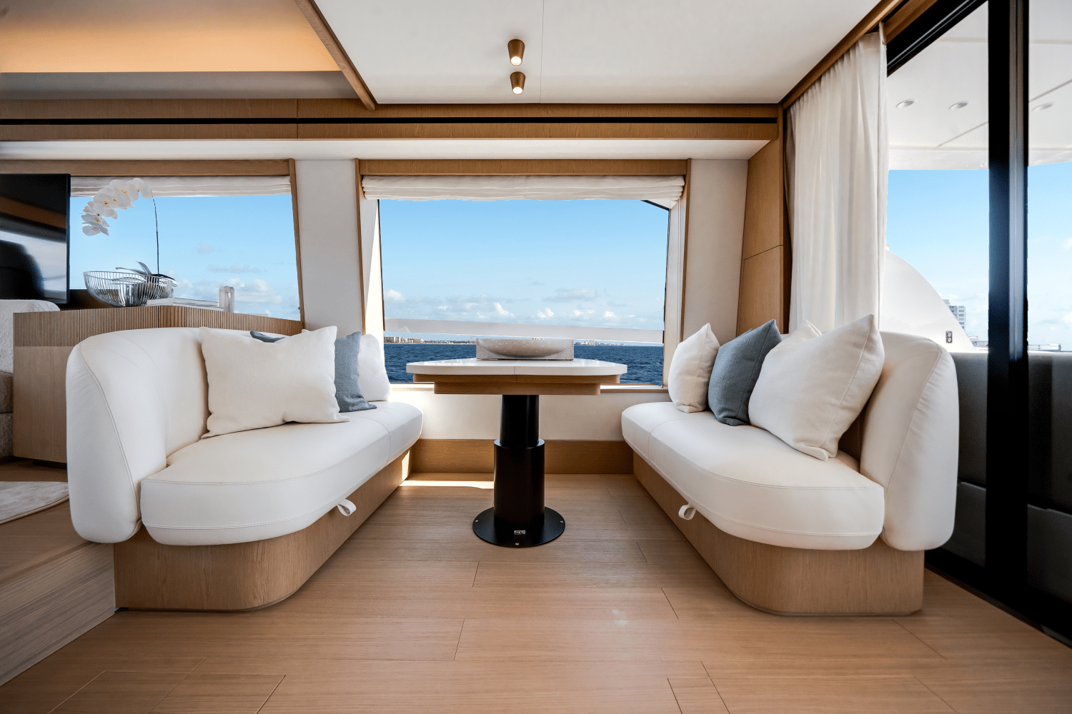 Slide: The Image of Azimut Fly 62 2025 - 18
