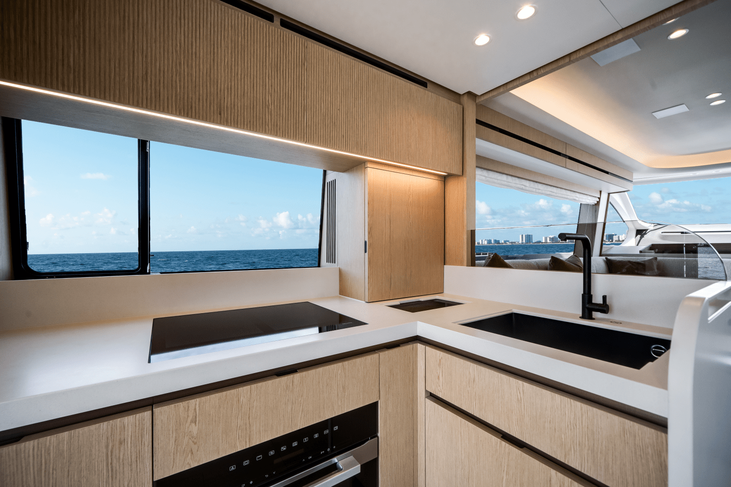 Slide: The Image of Azimut Fly 62 2025 - 21