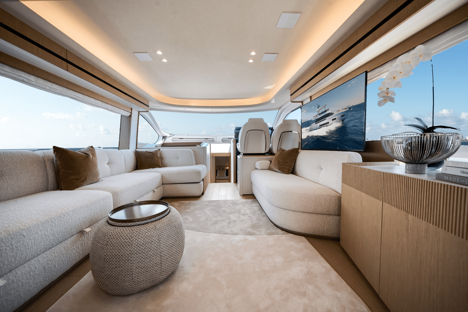 Slide: The Image of Azimut Fly 62 2025 - 22